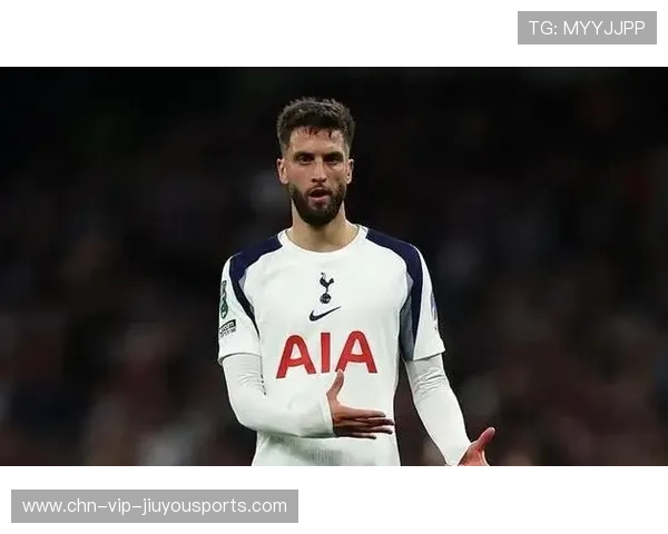 本坦库尔中场断球训练，短平快传球链被反复演练